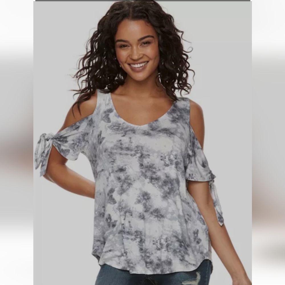 Cloud Chaser- Cold shoulder with bow tie sleeve design. Tie-Dye Sz XS
